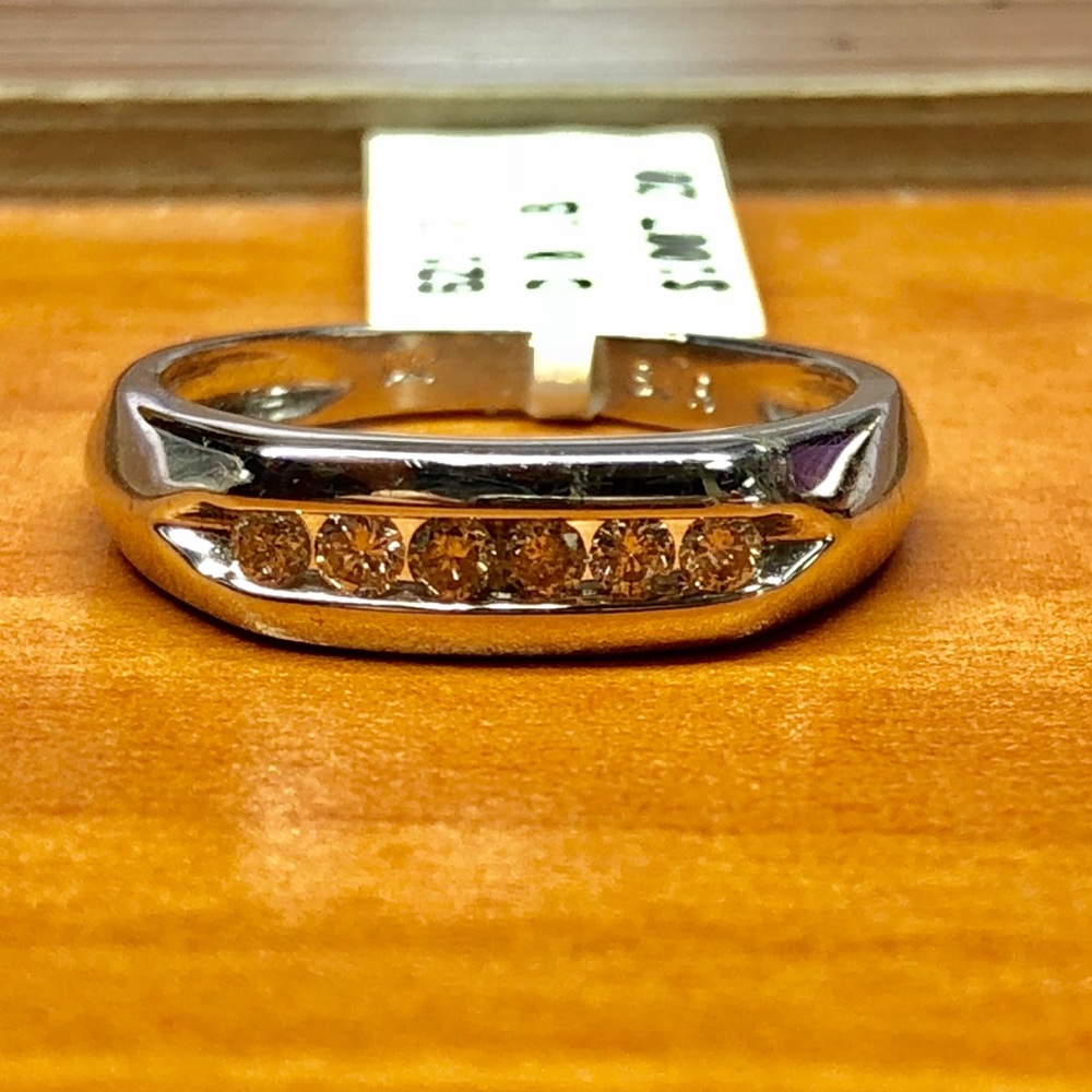 14kt White Diamond Band